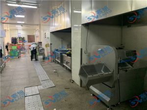 學(xué)校后廚使用《XZ-KP285砍排機》砍豬大排，技術(shù)師傅親自上門調(diào)試指導(dǎo)
